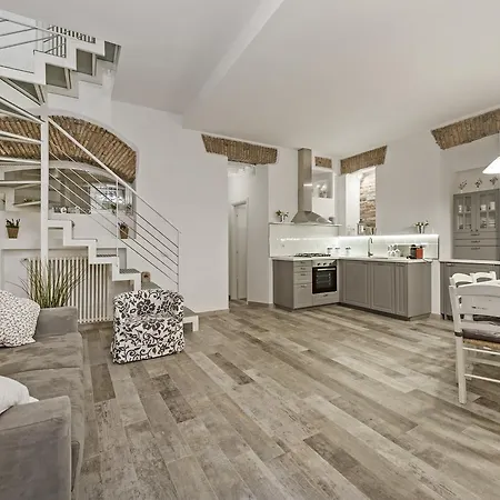 Awesome Duplex In Campo De' Fiori Area * Rome