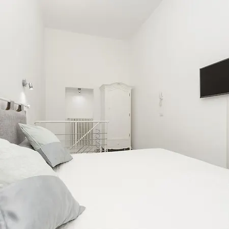 Awesome Duplex In Campo De' Fiori Area