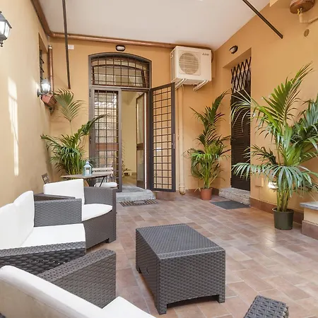 Awesome Duplex In Campo De' Fiori Area