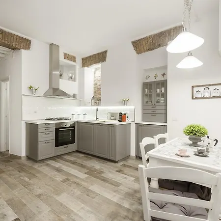 Apartment Awesome Duplex In Campo De' Fiori Area