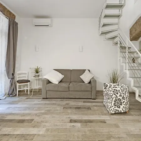 Awesome Duplex In Campo De' Fiori Area 아파트