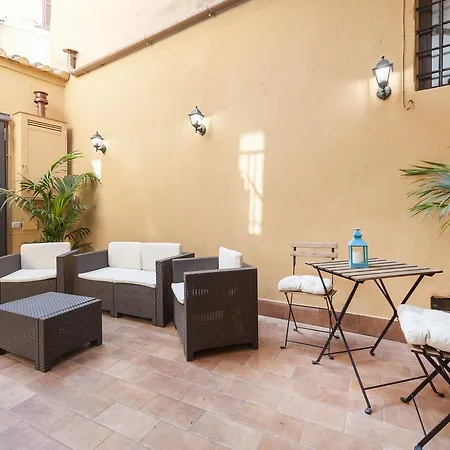 Awesome Duplex In Campo De' Fiori Area 아파트